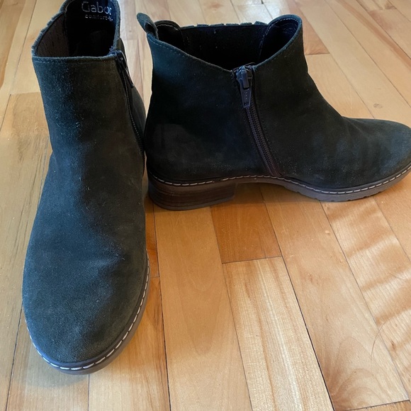 Chelsea Bootie in Green Suede - Picture 2 of 4